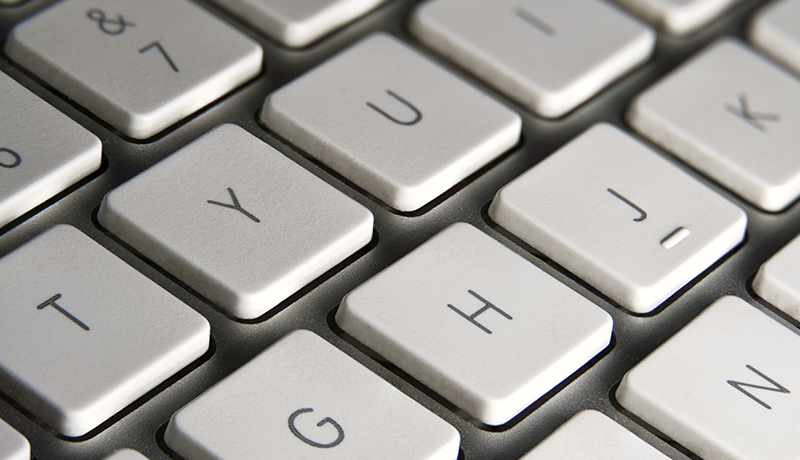 Ein vergrößeter Ausschnitt einer Tastatur mit wenigen sichtbaren Tasten