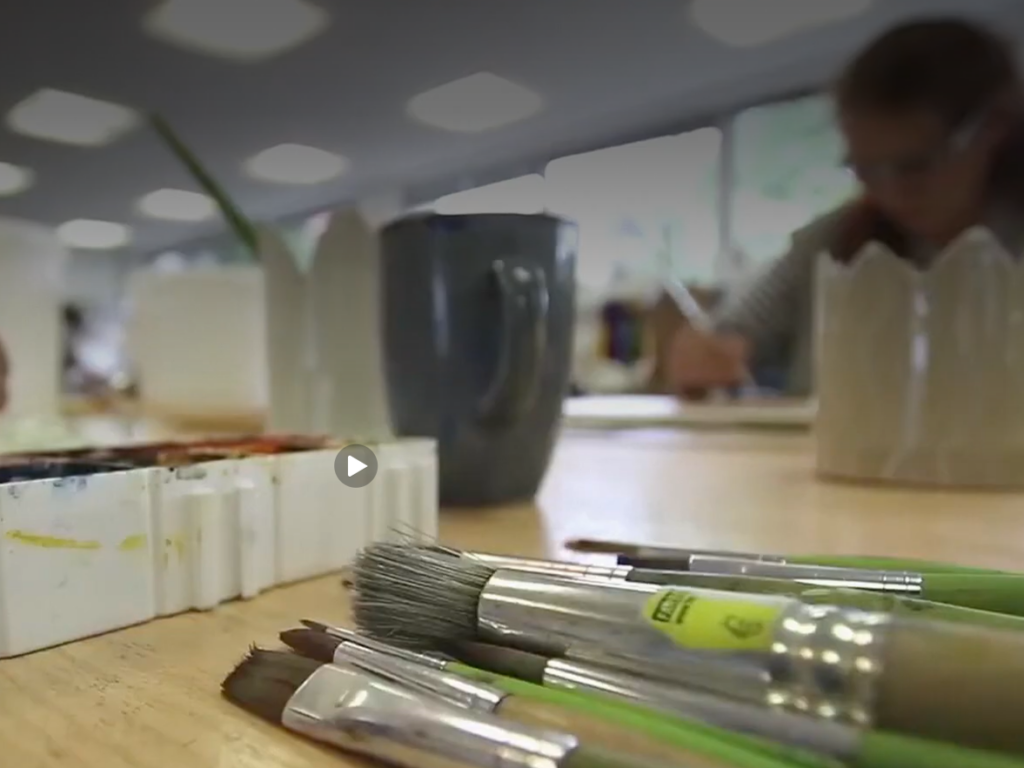 Das Video beschreibt die Arbeitsgelegenheit "Hafenatelier"